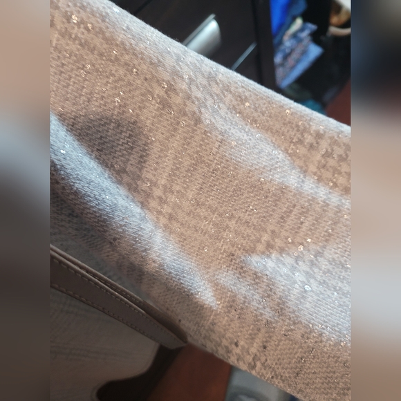 Emily Daniel's pullover top - Picture 2 of 5